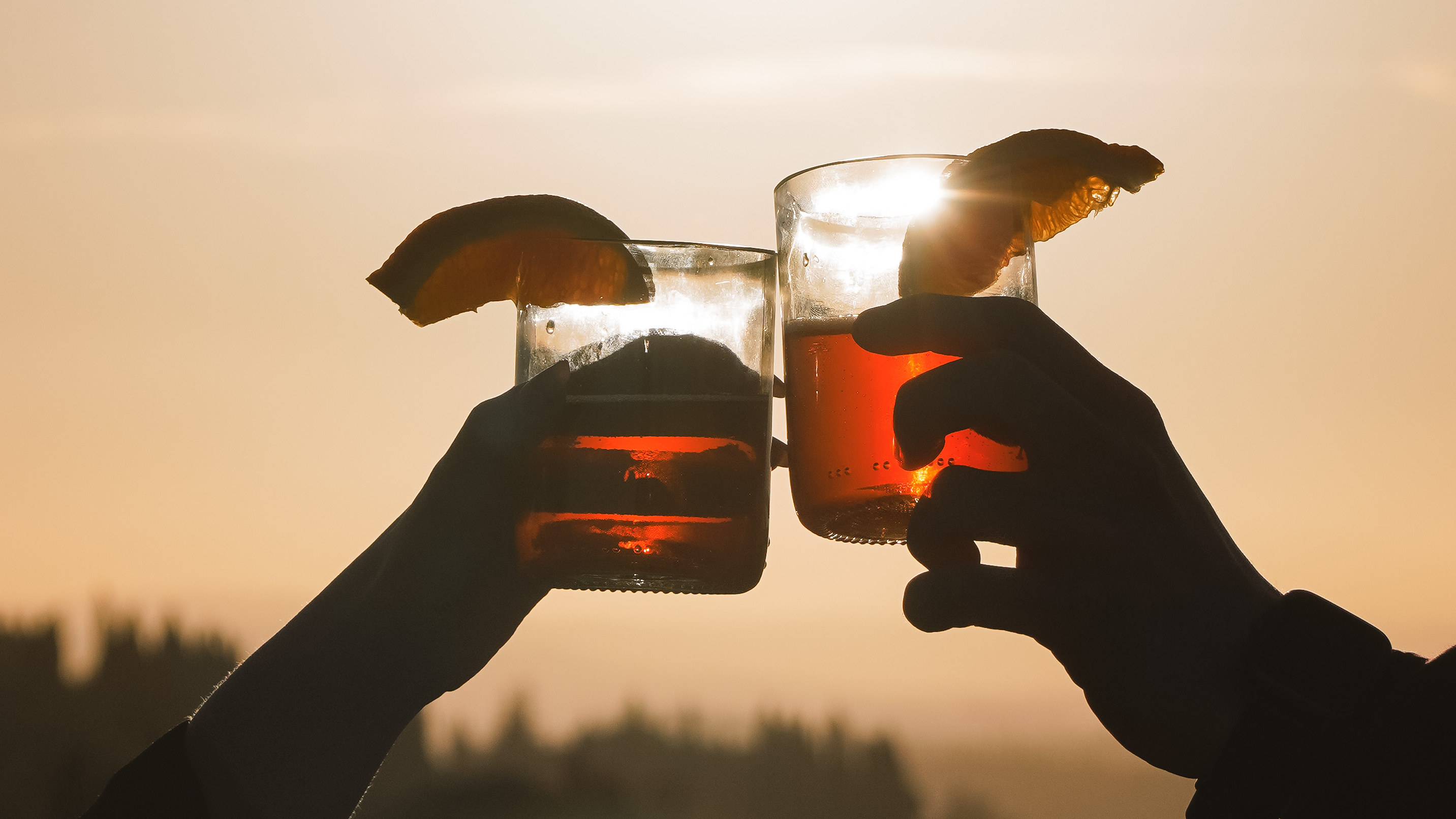 Lucido o Satinato? Amarzo trasforma la tua tavola in un’opera d’arte!