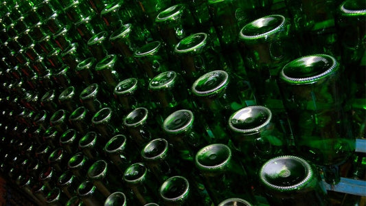 Bottiglie di vetro: 5 idee creative e sostenibili per riciclare