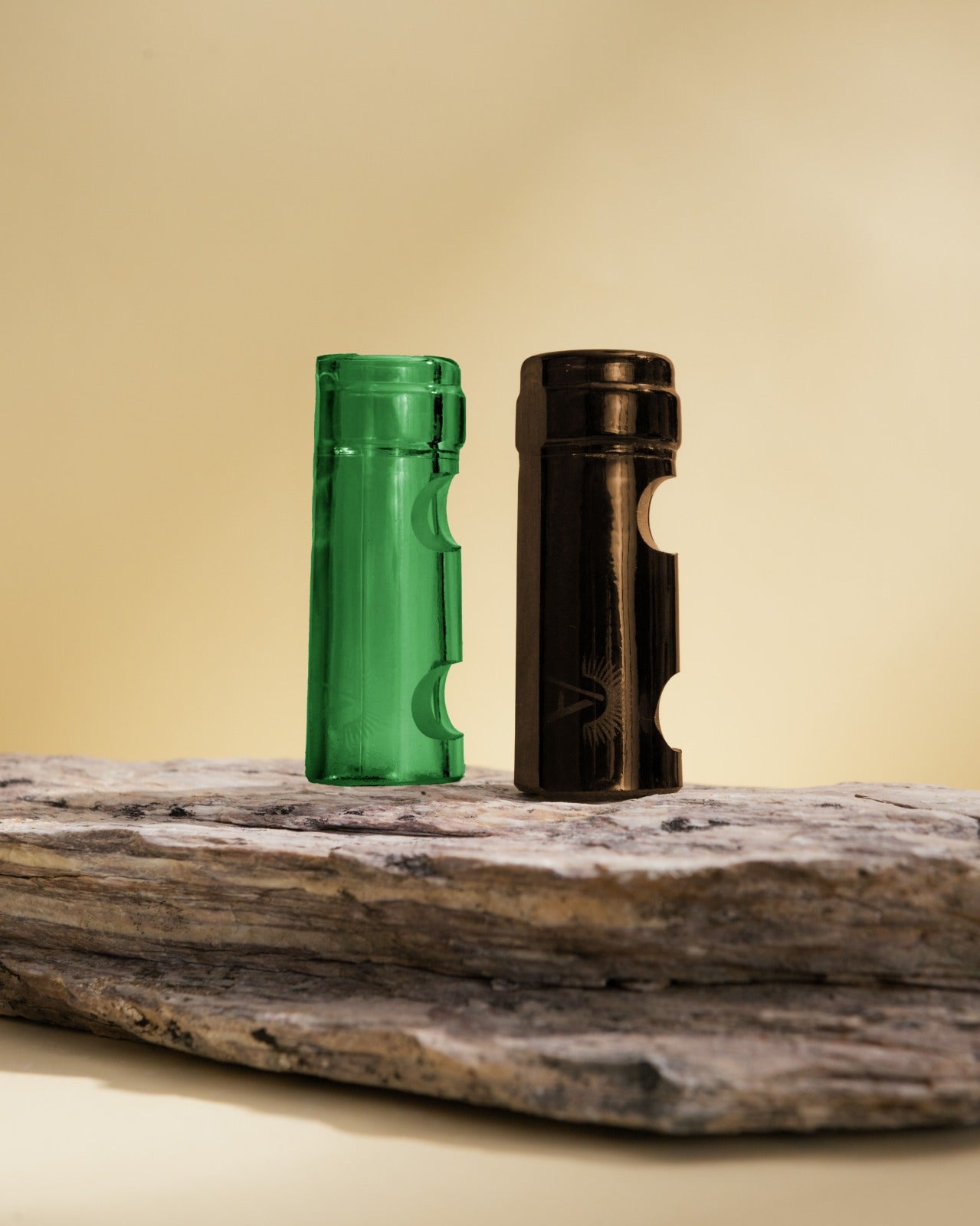 REGALO: Eco-chic design recycled glass cutlery rest